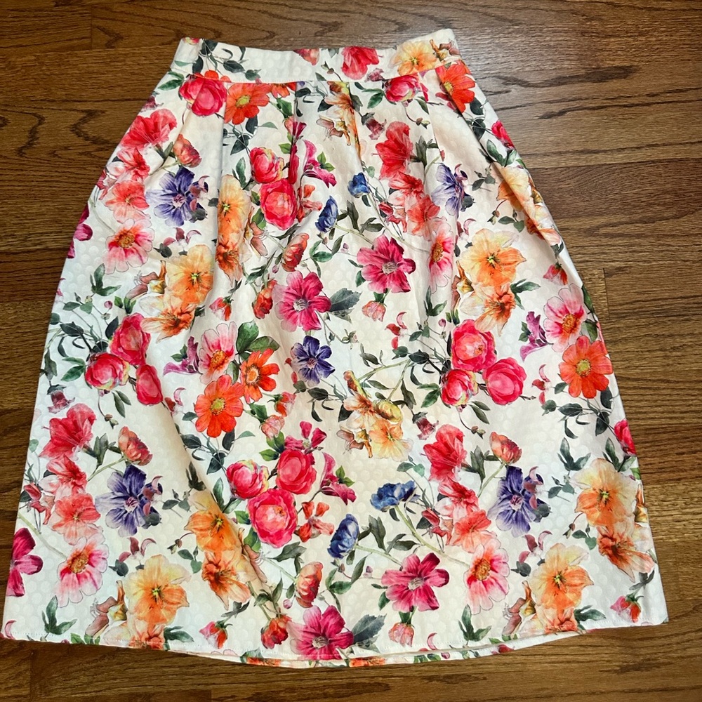 Floral skirt size small